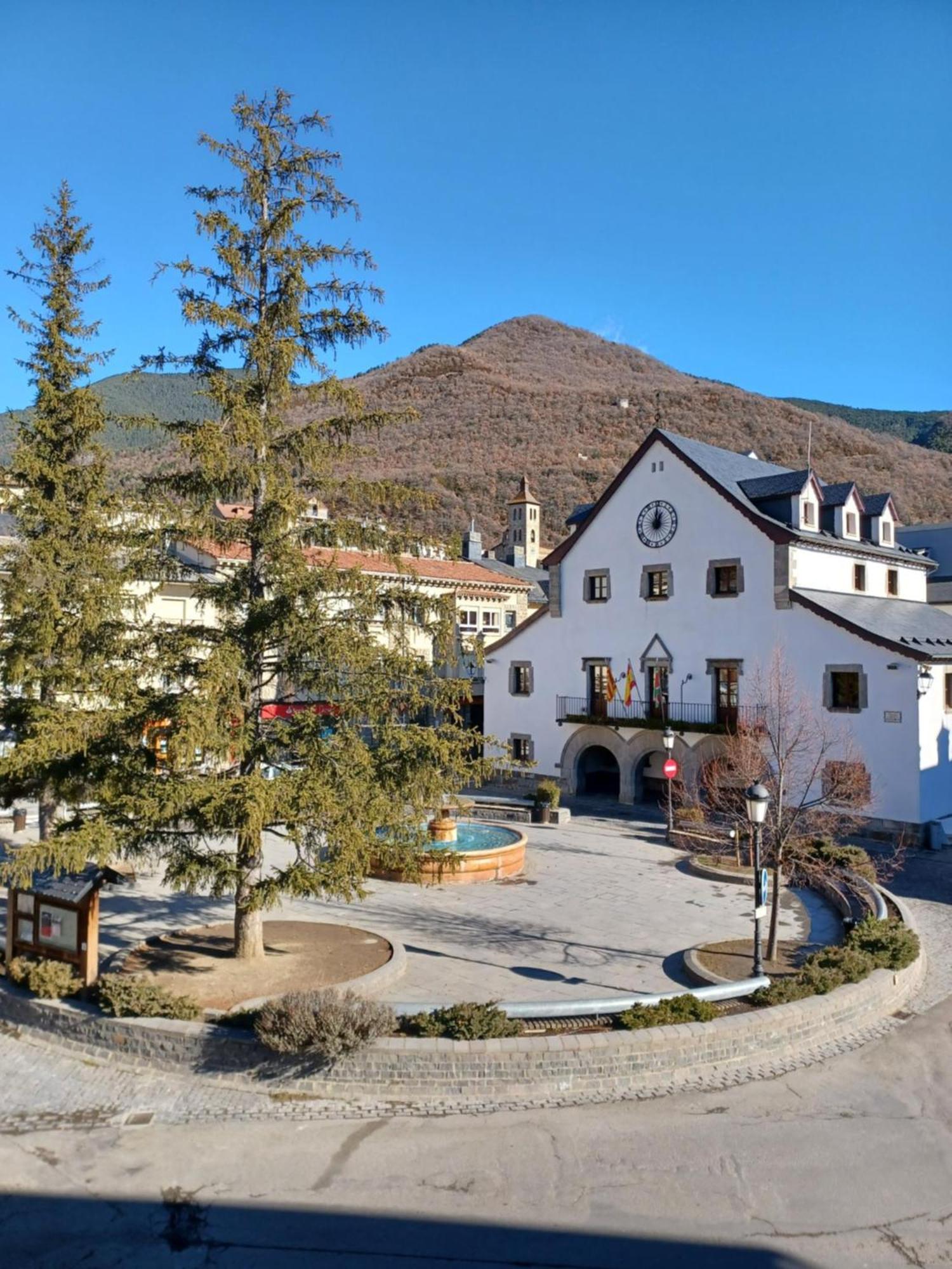 Ferienwohnung En El Pleno Centro De Biescas Con Garaje, Ascensor Y Wifi Exterior foto